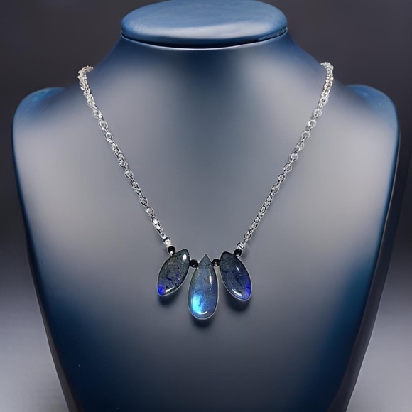 Hand Made Labradorite Charm Necklace - Picture 1 of 6